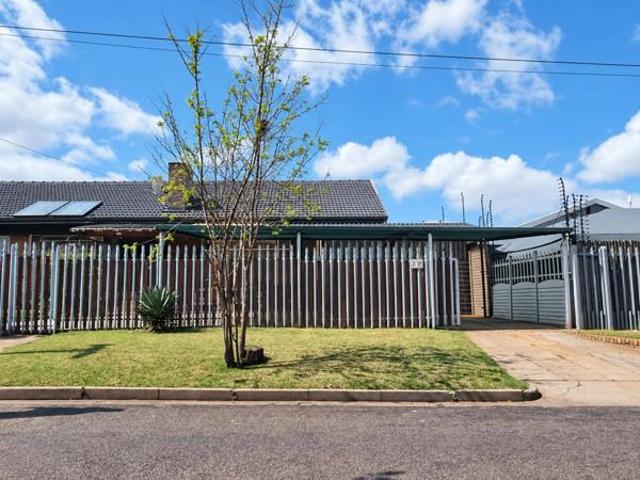 3 Bedroom House in Quellerie Park