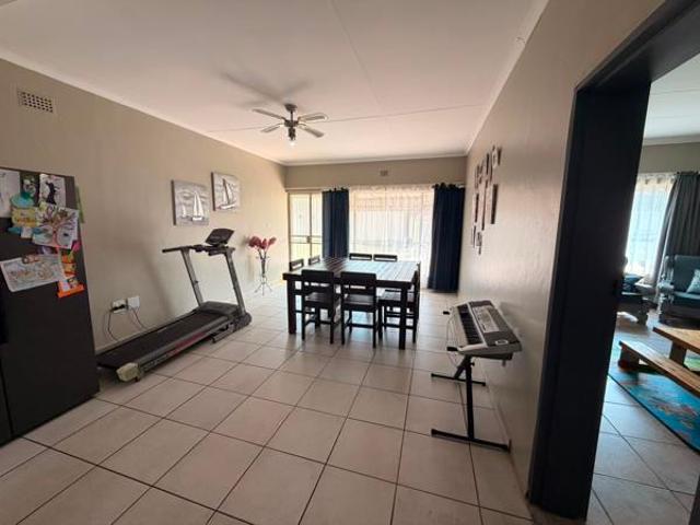 3 Bedroom House in Rothdene