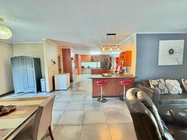 3 Bedroom House in Rothdene