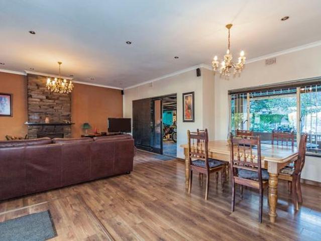 3 Bedroom House in Roundhay