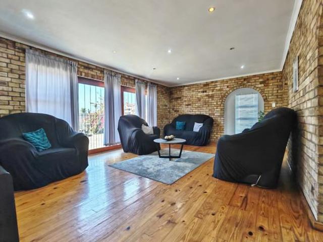 3 Bedroom House in Rowallan Park