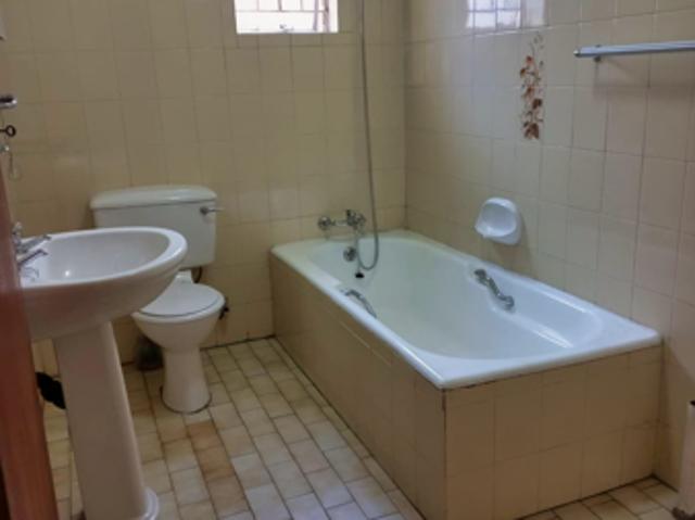 3 Bedroom House in Robertsham