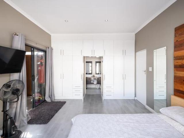 3 Bedroom House in Rondebosch East