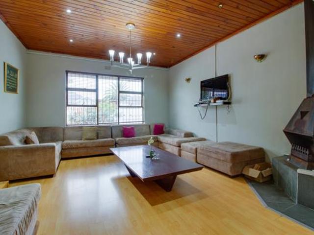 3 Bedroom House in Rondebosch East