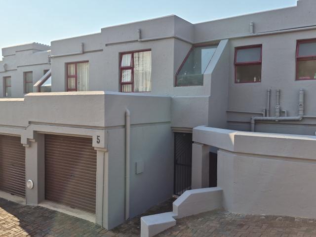 3 Bedroom House in Roodekrans