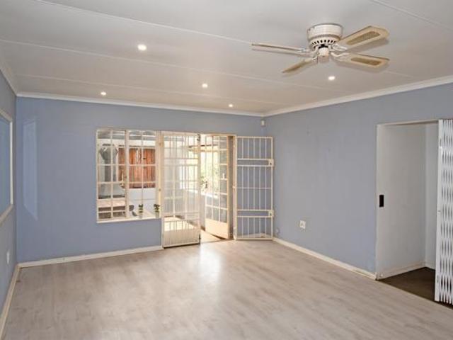 3 Bedroom House in Roodekrans