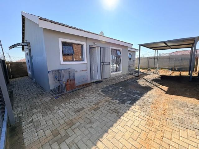3 Bedroom House in Roodepan