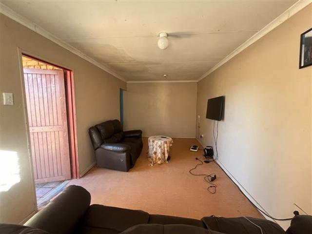 3 Bedroom House in Roodepan