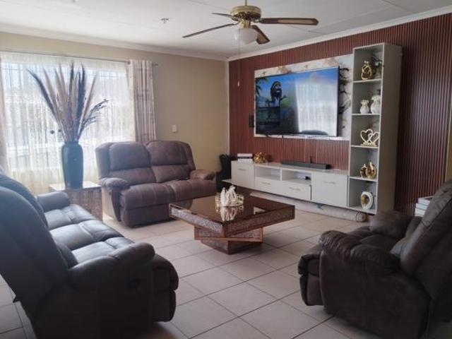 3 Bedroom House in Roodepoort Central