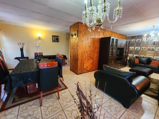 3 Bedroom House in Roodepoort Central