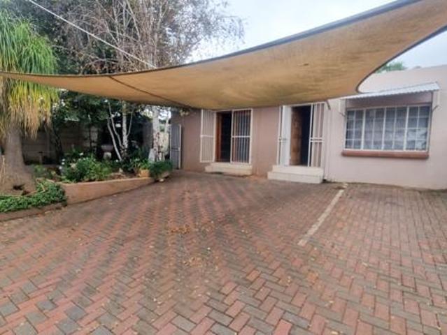 3 Bedroom House in Roodepoort North