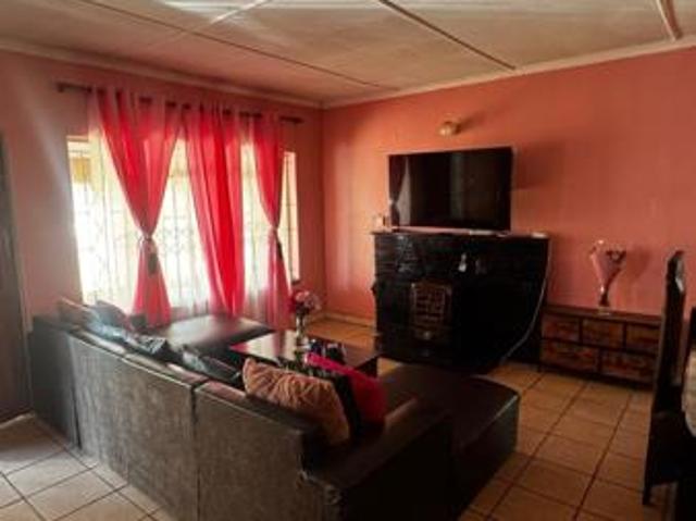 3 Bedroom House in Roodepoort North