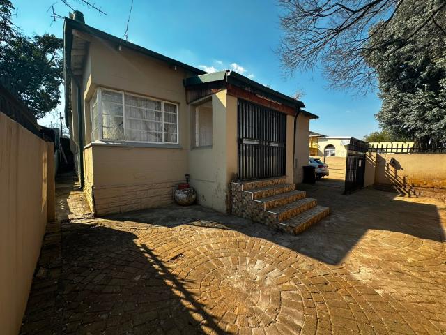 3 Bedroom House in Roodepoort North