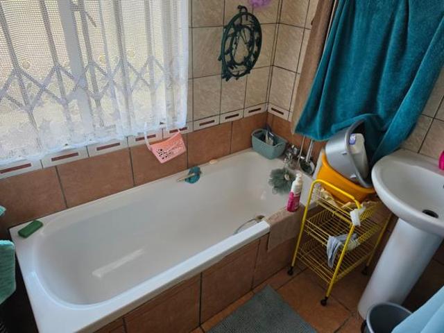 3 Bedroom House in Roodia