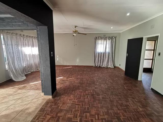 3 Bedroom House in Roodia