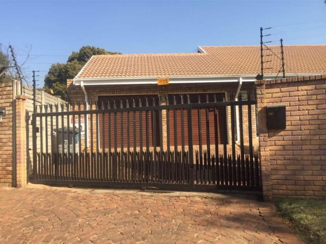 3 Bedroom House in Rooihuiskraal