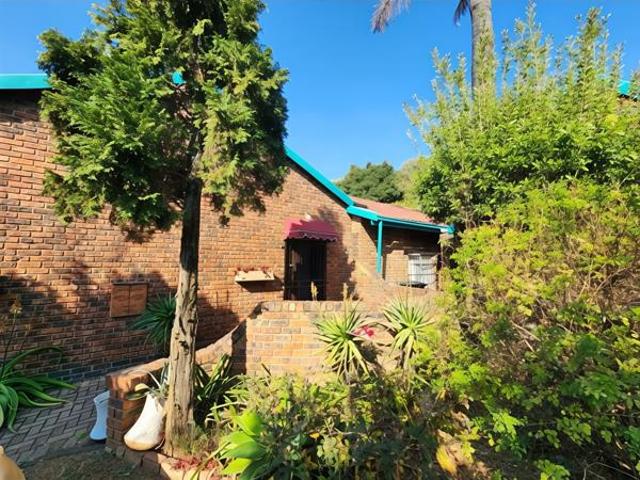 3 Bedroom House in Rooihuiskraal