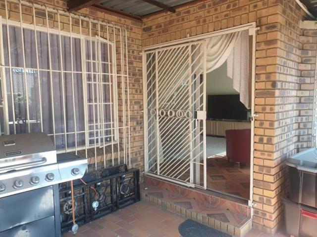 3 Bedroom House in Rooihuiskraal North