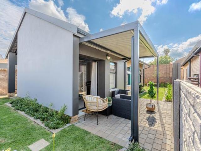 3 Bedroom House in Rooihuiskraal North