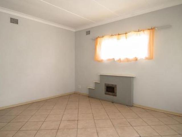 3 Bedroom House in Roosheuwel
