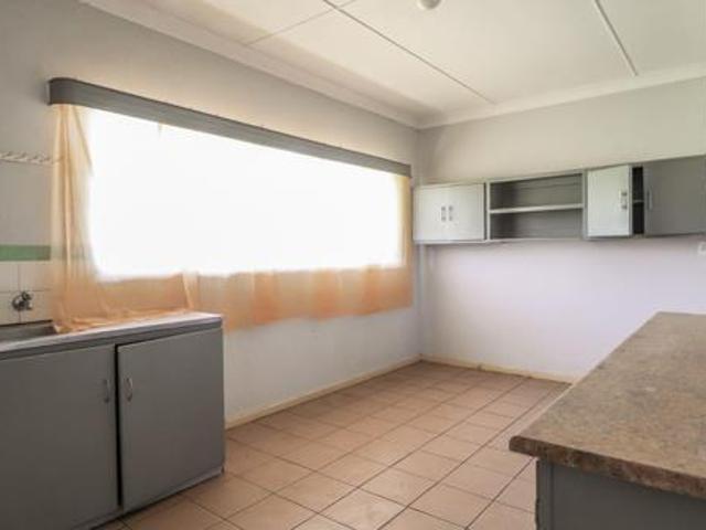 3 Bedroom House in Roosheuwel