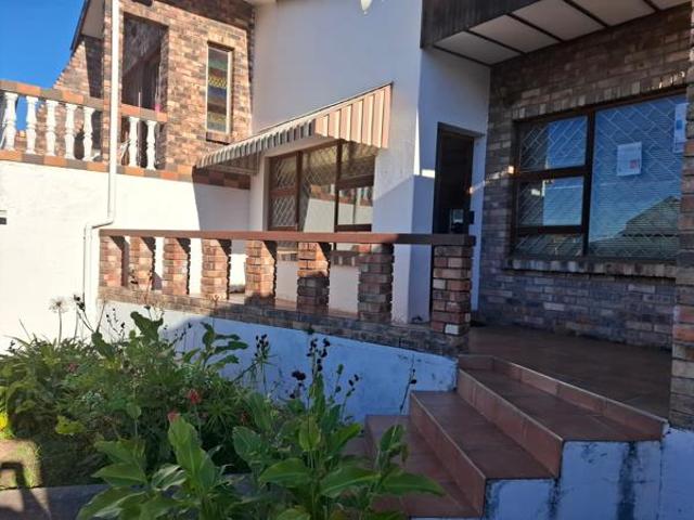 3 Bedroom House in Rosedale