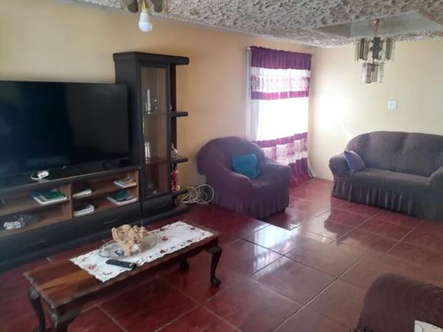 3 Bedroom House in Rosedale