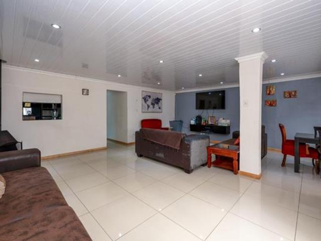 3 Bedroom House in Ravensmead