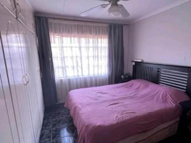 3 Bedroom House in Raisethorpe