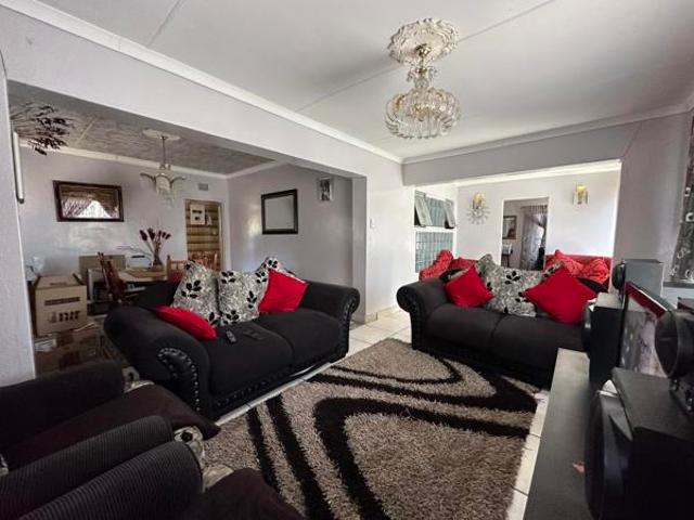 3 Bedroom House in Randlespark