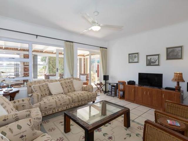 3 Bedroom House in Kenton On Sea