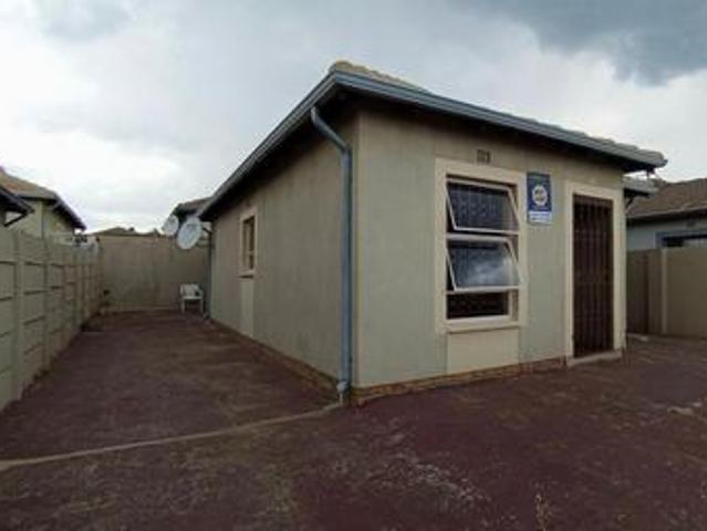 3 bedroom house in riverside view