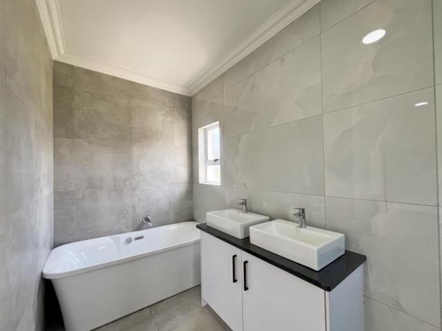 3 Bedroom House in Riverspray Lifestyle Estate
