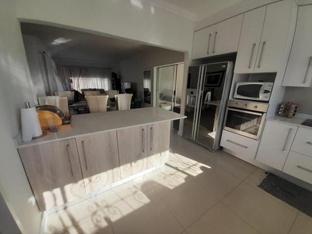 3 Bedroom House in Ridgeway