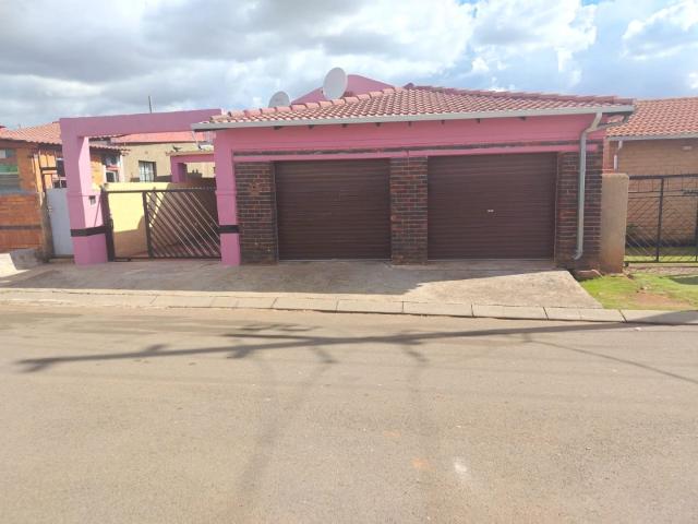 3 Bedroom House in Rietvallei AH
