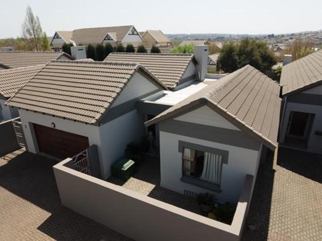 3 Bedroom House in Rietvlei Heights Country Estate
