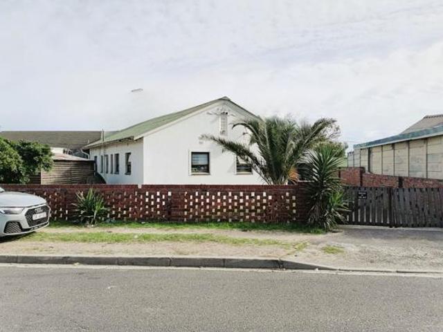 3 Bedroom House in Rugby