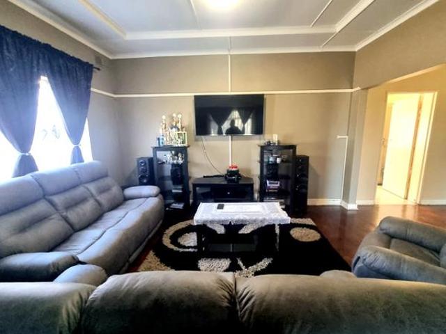 3 Bedroom House in Woodlands
