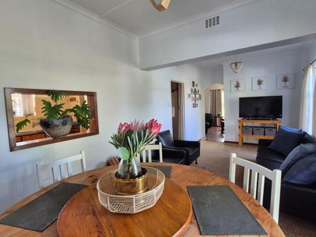 3 Bedroom House in Worcester West