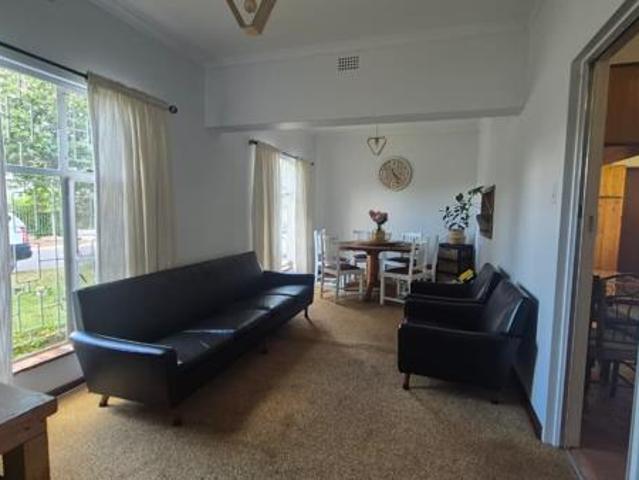 3 Bedroom House in Worcester West
