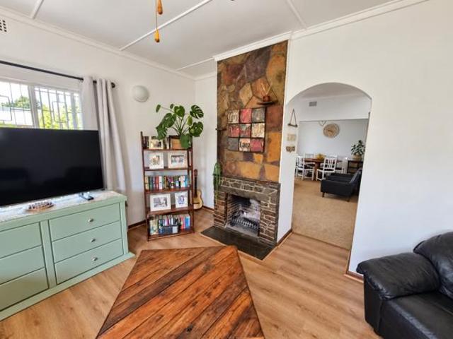 3 Bedroom House in Worcester West