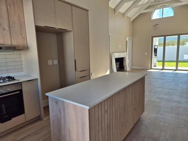 3 Bedroom House in Worcester West