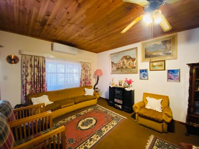 3 Bedroom House in Worcester West