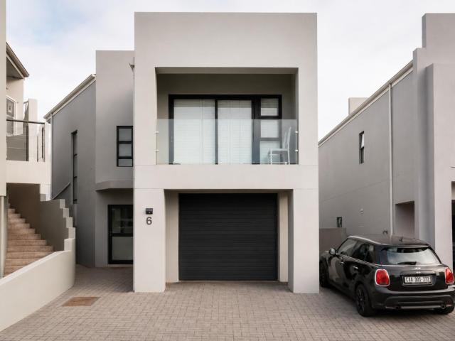 3 Bedroom House in Waterfront