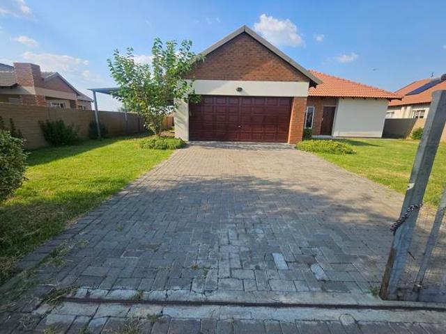 3 Bedroom House in Waterkloof East