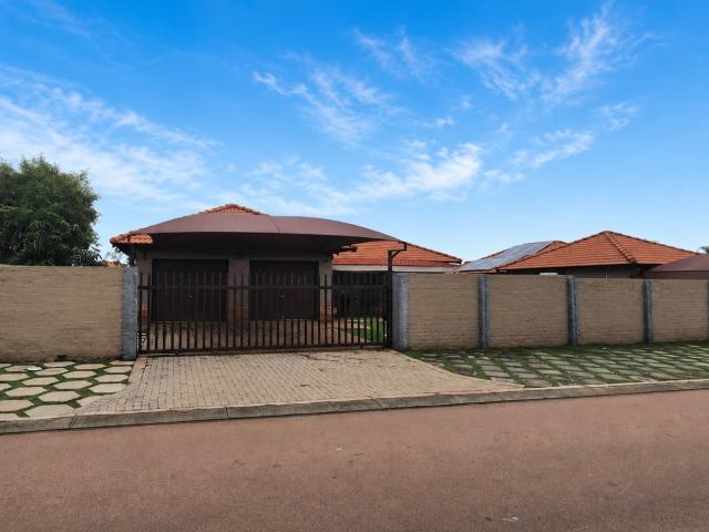 3 Bedroom House in Waterkloof East