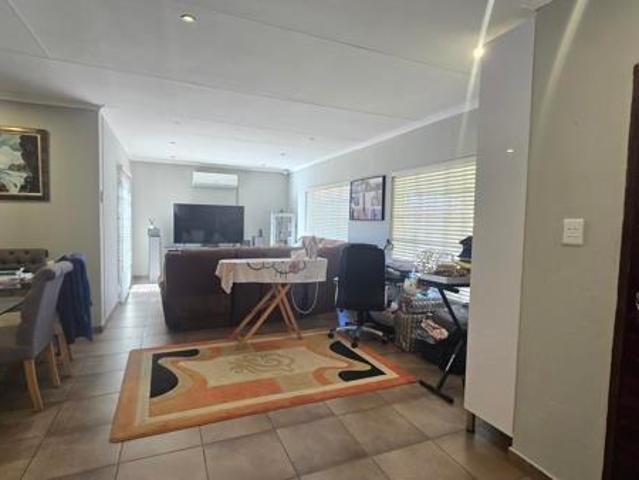 3 Bedroom House in Waterkloof East