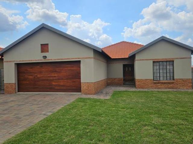 3 Bedroom House in Waterkloof East