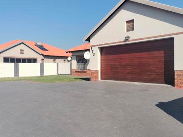 3 Bedroom House in Waterkloof East