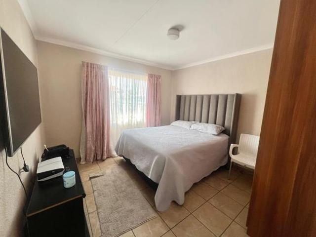 3 Bedroom House in Waterkloof Hill Estate